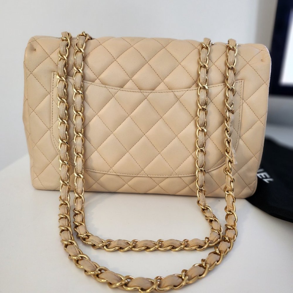 Chanel - Picture 5 of 12